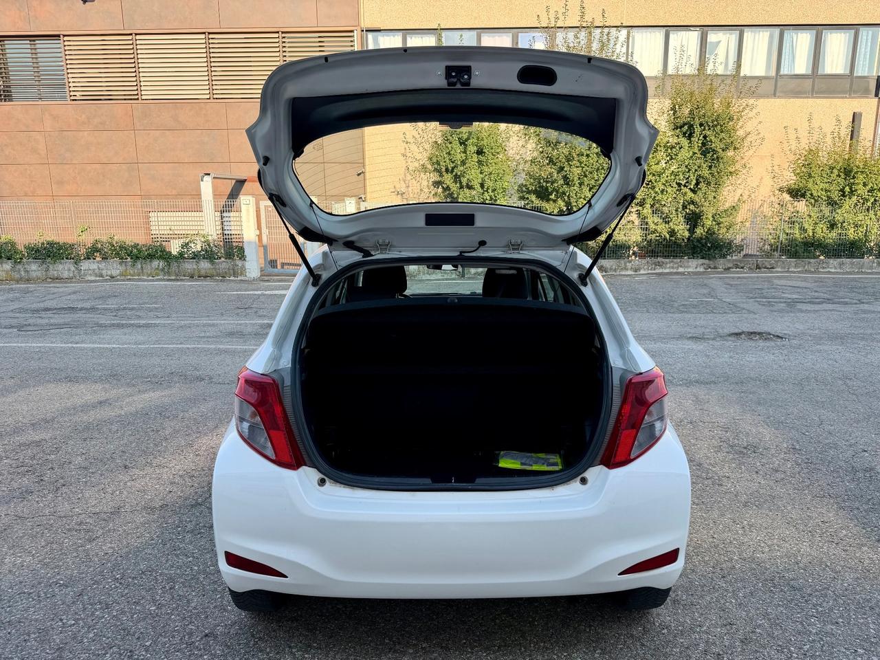 Toyota Yaris 1.0benz 2012 120.000km per neopatentati