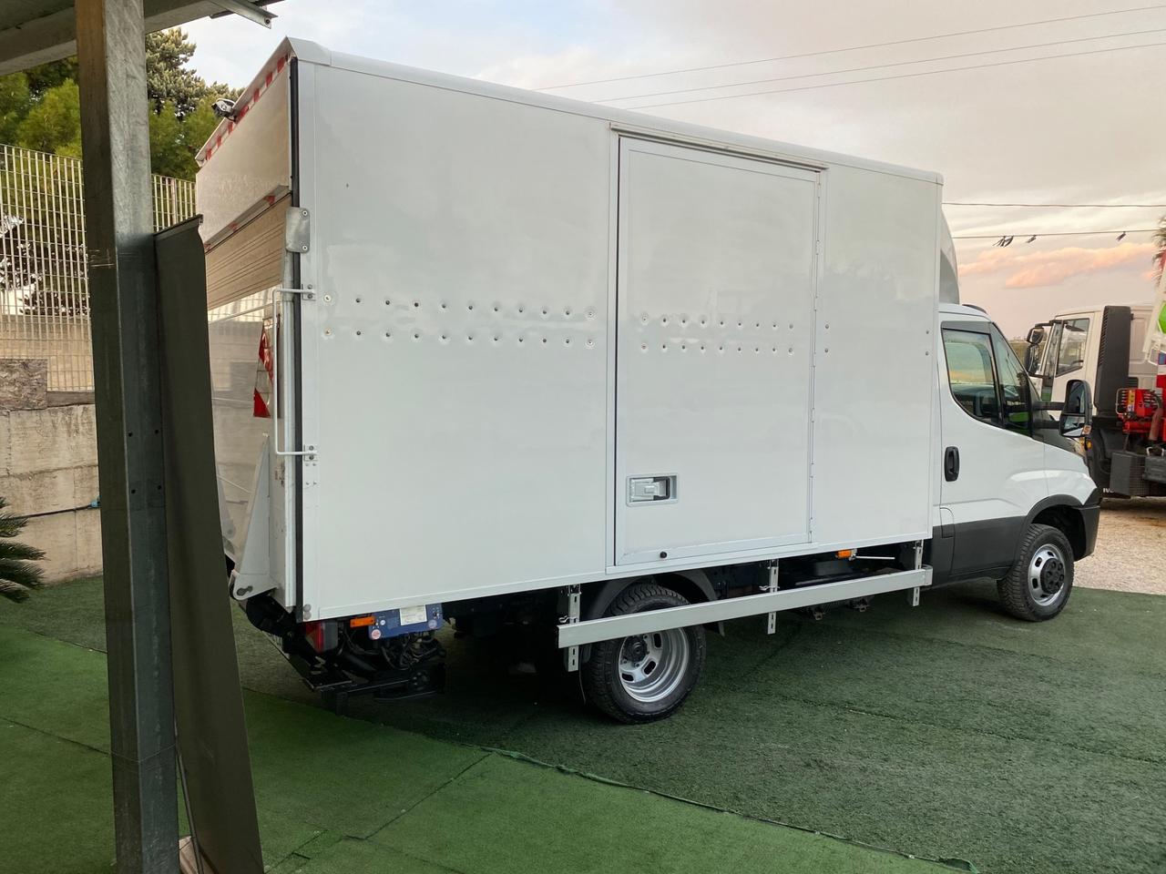 Iveco Daily 3.0 35-150 Anno 2019 Pedana