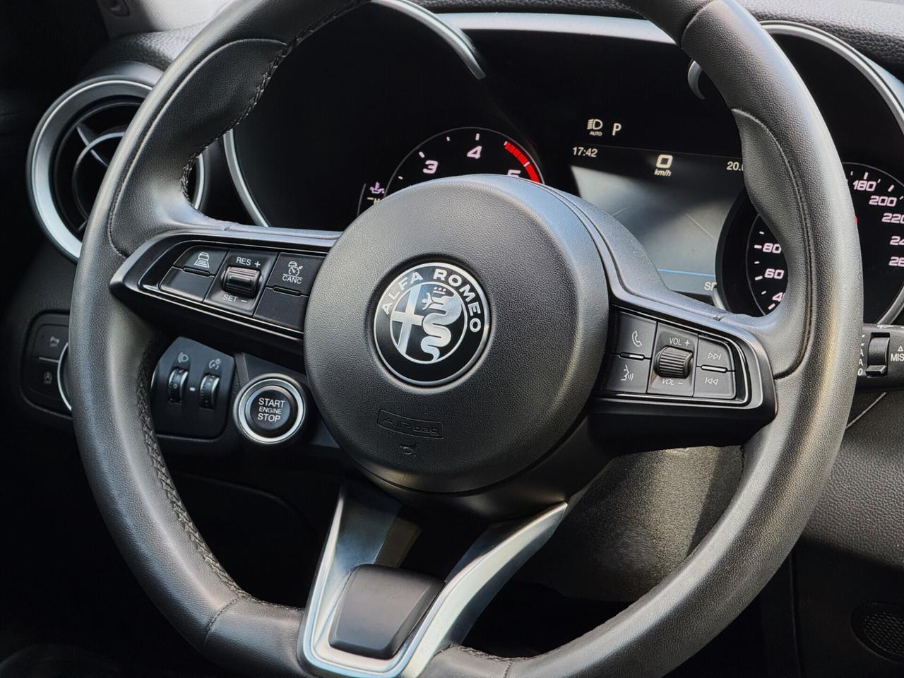 Alfa Romeo Giulia 2.2 T Business 136CV AT8 LED CAR PLAY
