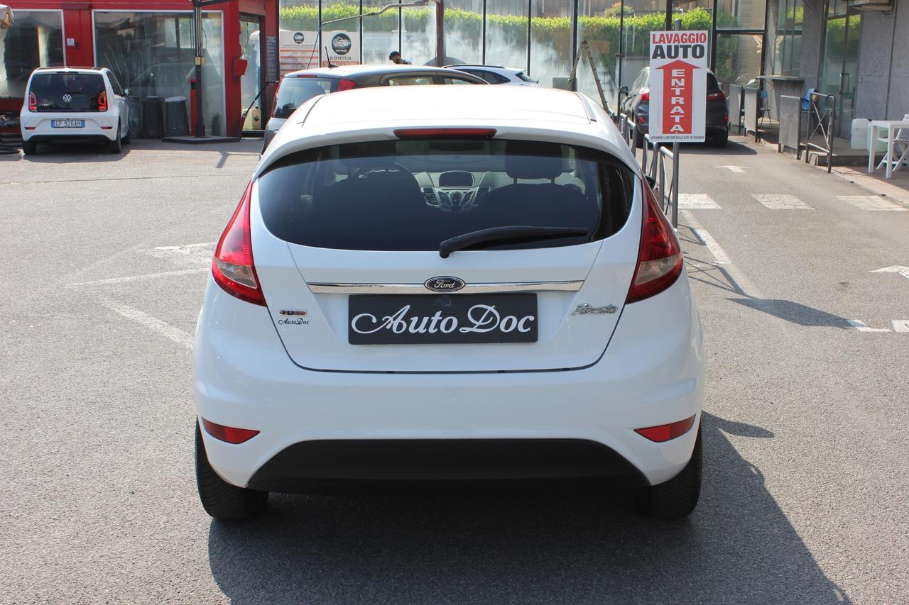 Ford Fiesta 1.4 TDCI 68CV 5 PORTE TITANIUM DISTRIBUZIONE FATTA