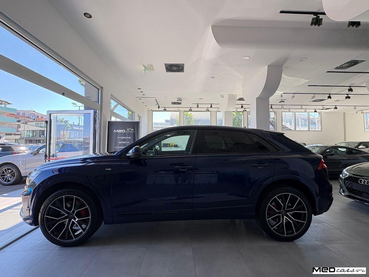 AUDI - Q8 - 55 TFSI quattro tiptronic Sport