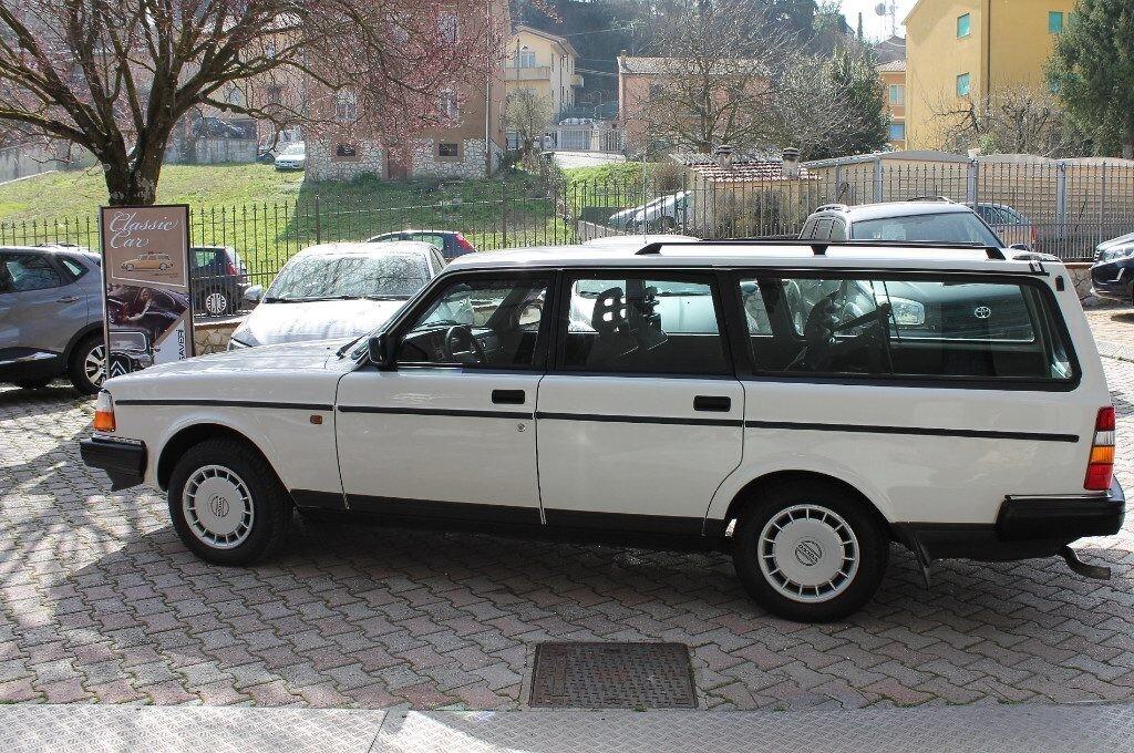 VOLVO 240 2.0 cat Station Wagon Polar