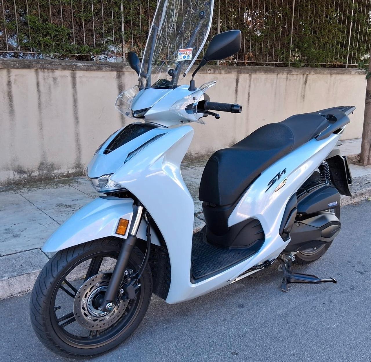 Honda SH 350 vendesi sh 350 nuovissimo km 4.000 per info 3279411053