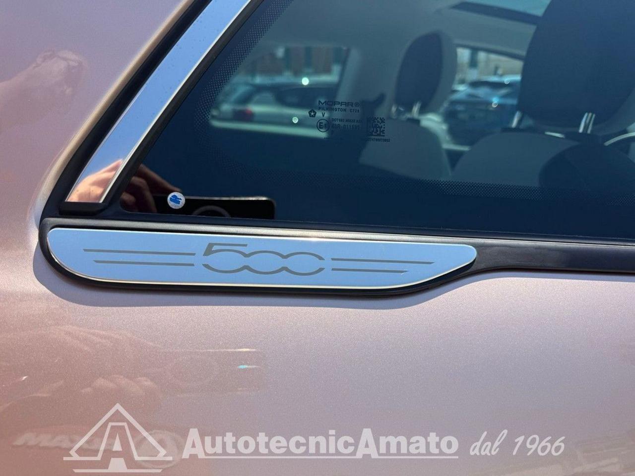 Fiat 500 Berlina Hybrid La Prima