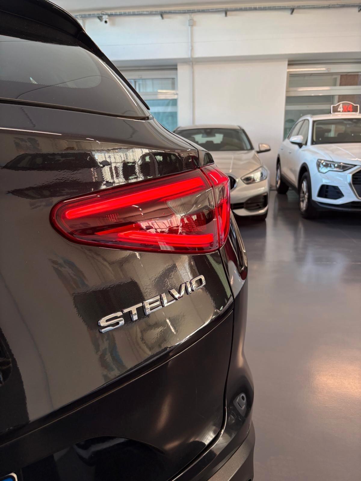 Alfa Romeo Stelvio 2.2 Turbodiesel 160 CV AT8 RWD Super Business