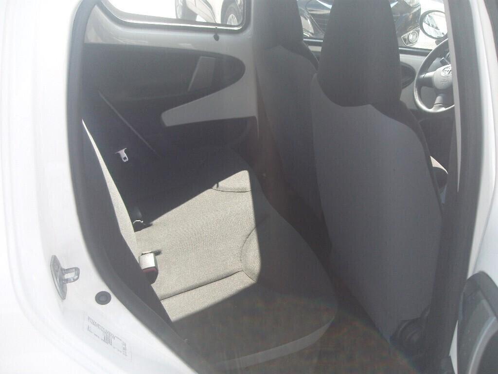 Toyota Aygo 1.0 5 porte Connect - 2013