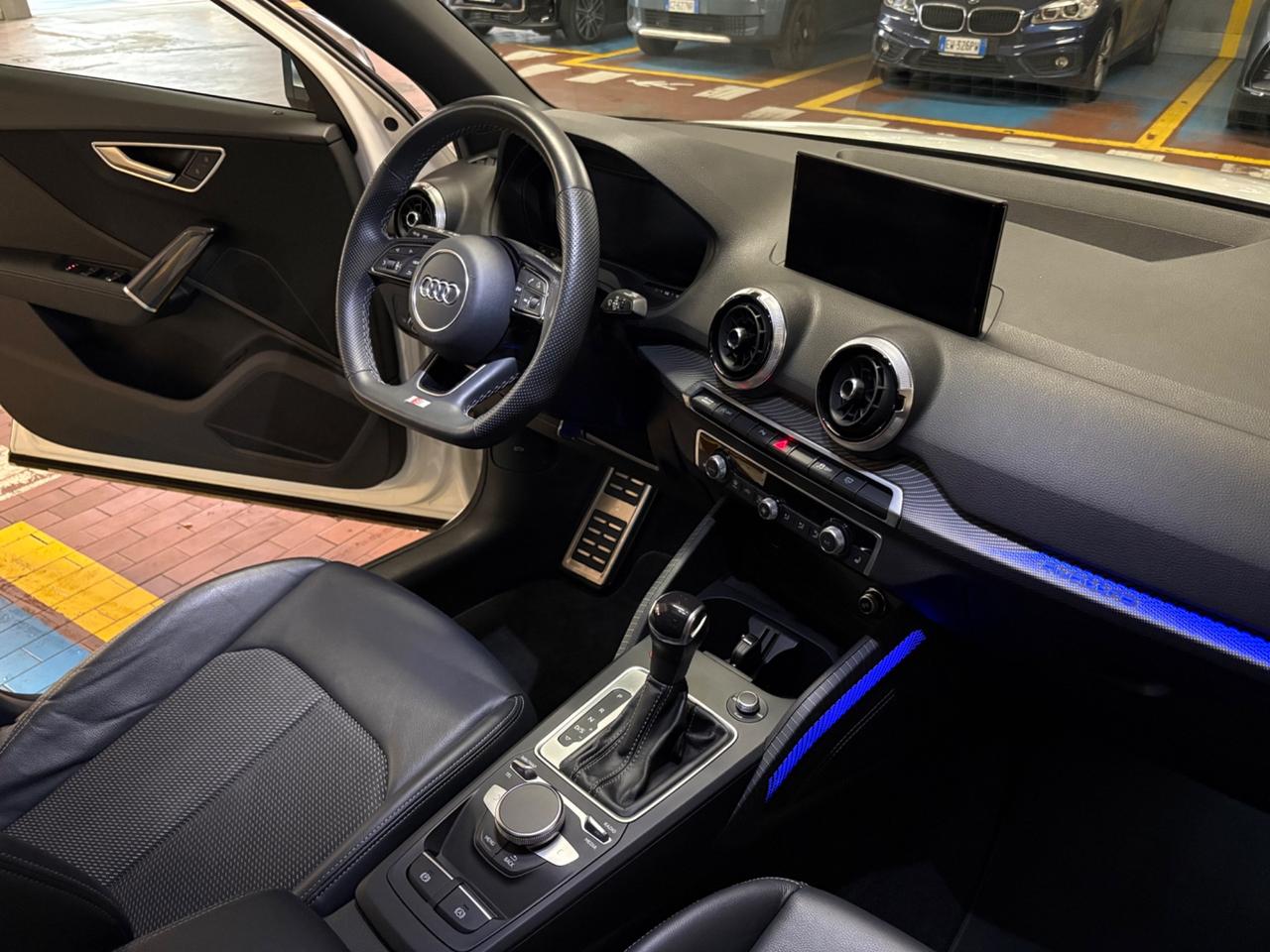 Audi Q2 SQ2 TFSI quattro S tronic sport attitude