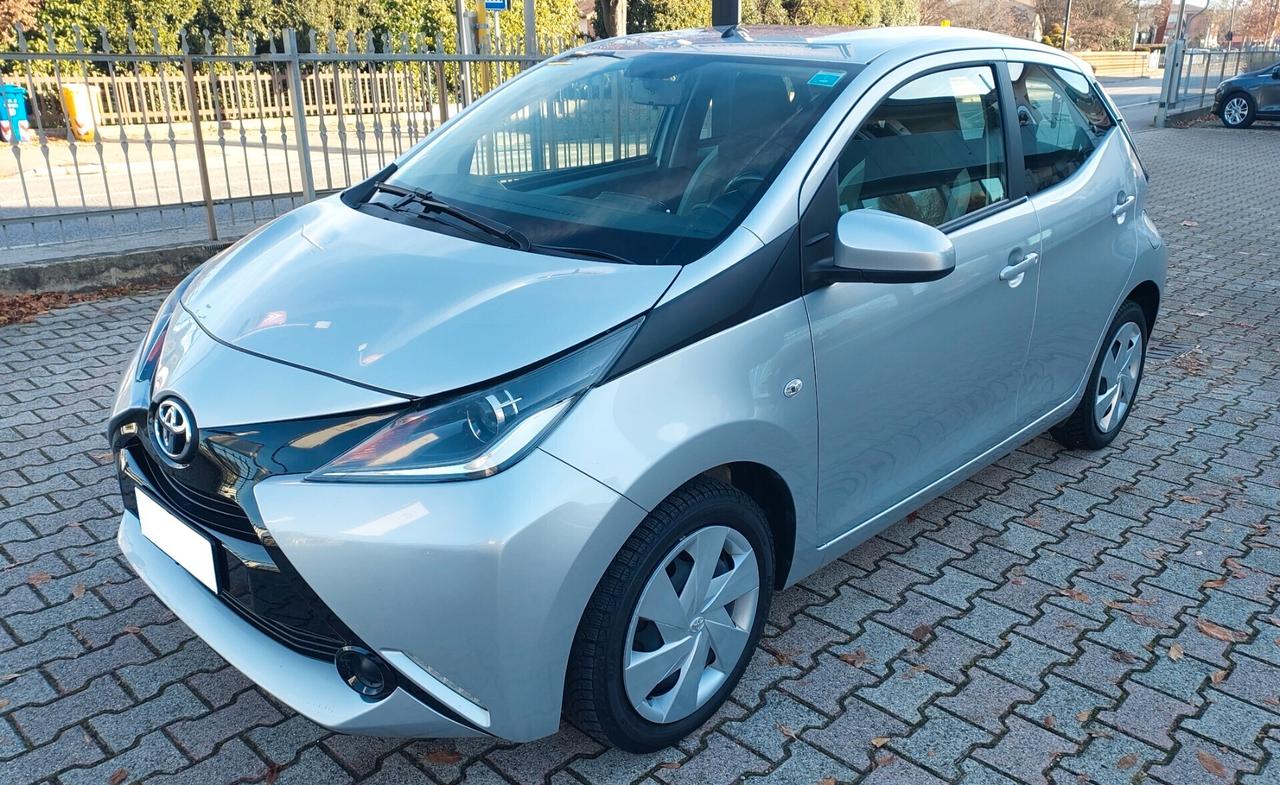 Toyota Aygo 1.0 VVT-i 69 CV 5 porte x-play