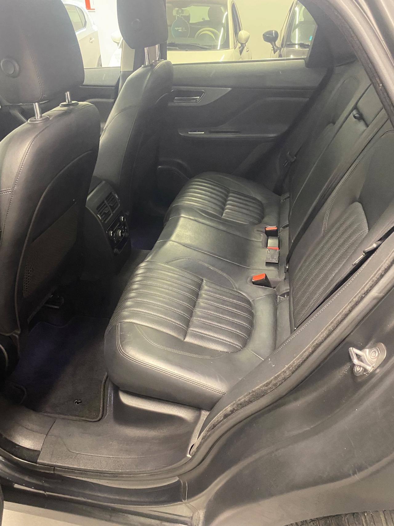 Jaguar F-Pace 2.0 D 180 CV AWD aut. Portfolio