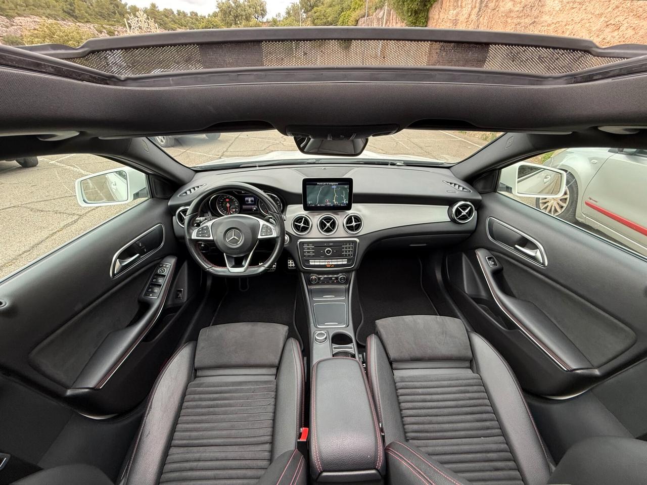 Mercedes GLA200 4MATIC 136/PREMIUM AMG/TETTO/19"