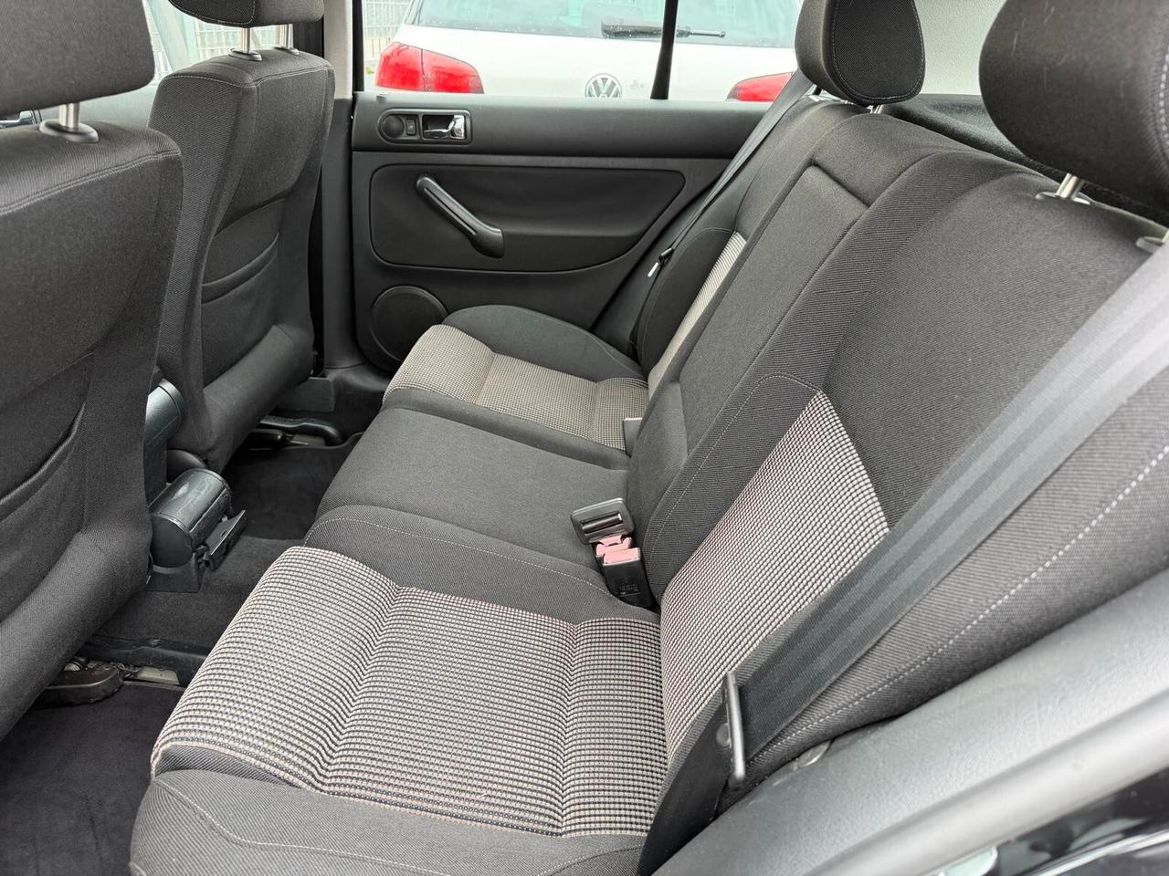 Volkswagen Golf 1.6 16V cat 5 porte Highline-08/2001