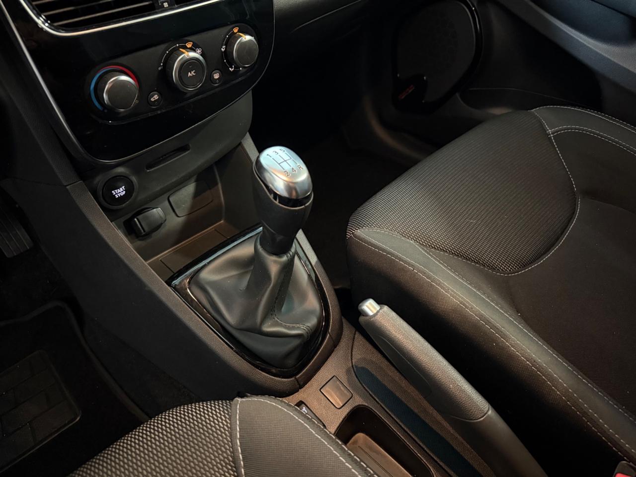 Renault Clio 1.5 dci 75 CV Moschino 5P