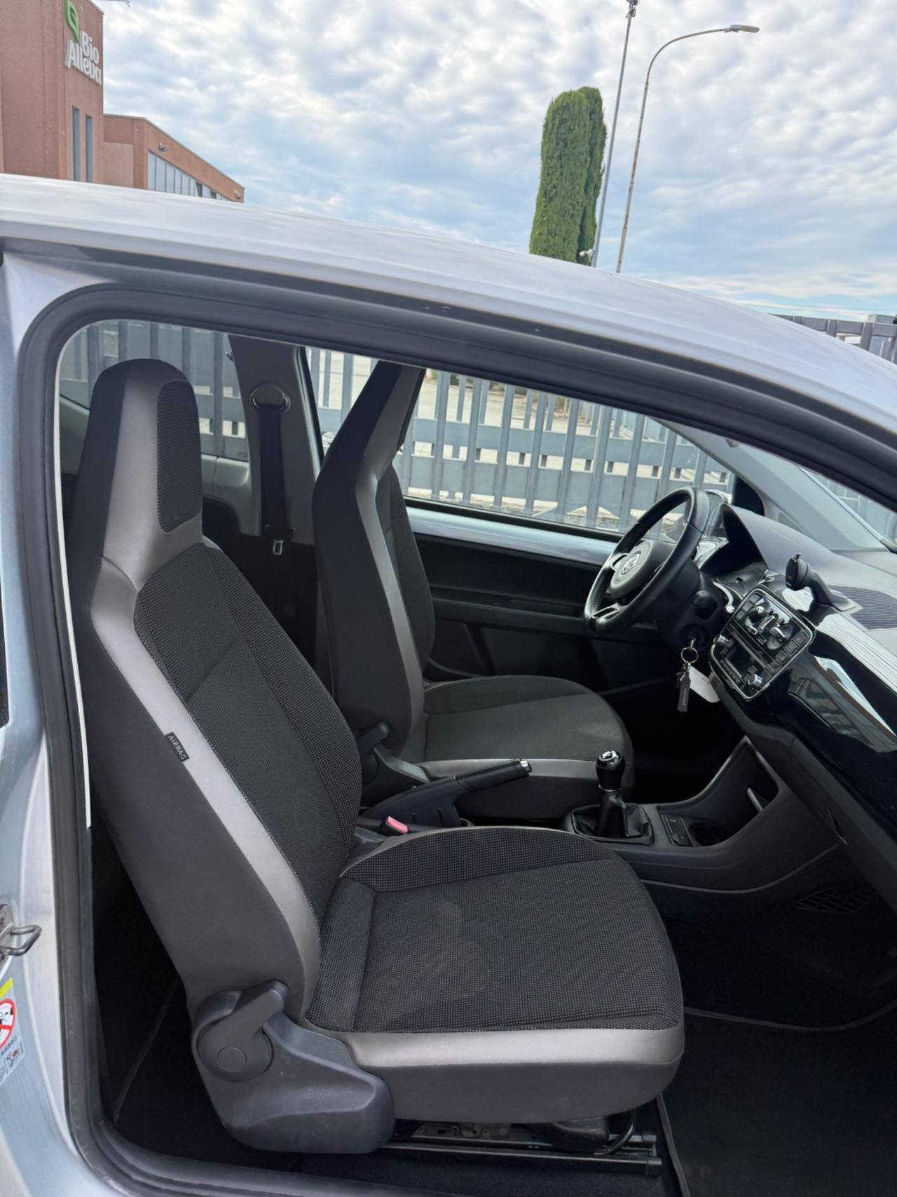 Volkswagen up! 1.0 75 CV 3p. high