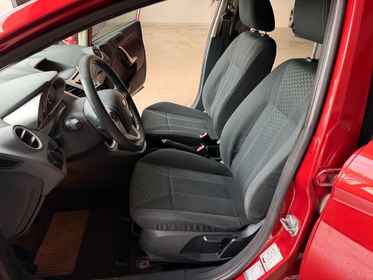 Ford Fiesta 1.4 TDCi 68CV 5 porte Titanium