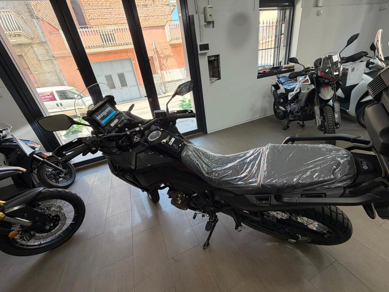 Honda CRF1100L Africa Twin TOTAL BLACK A RATE DA 165 AL MESE