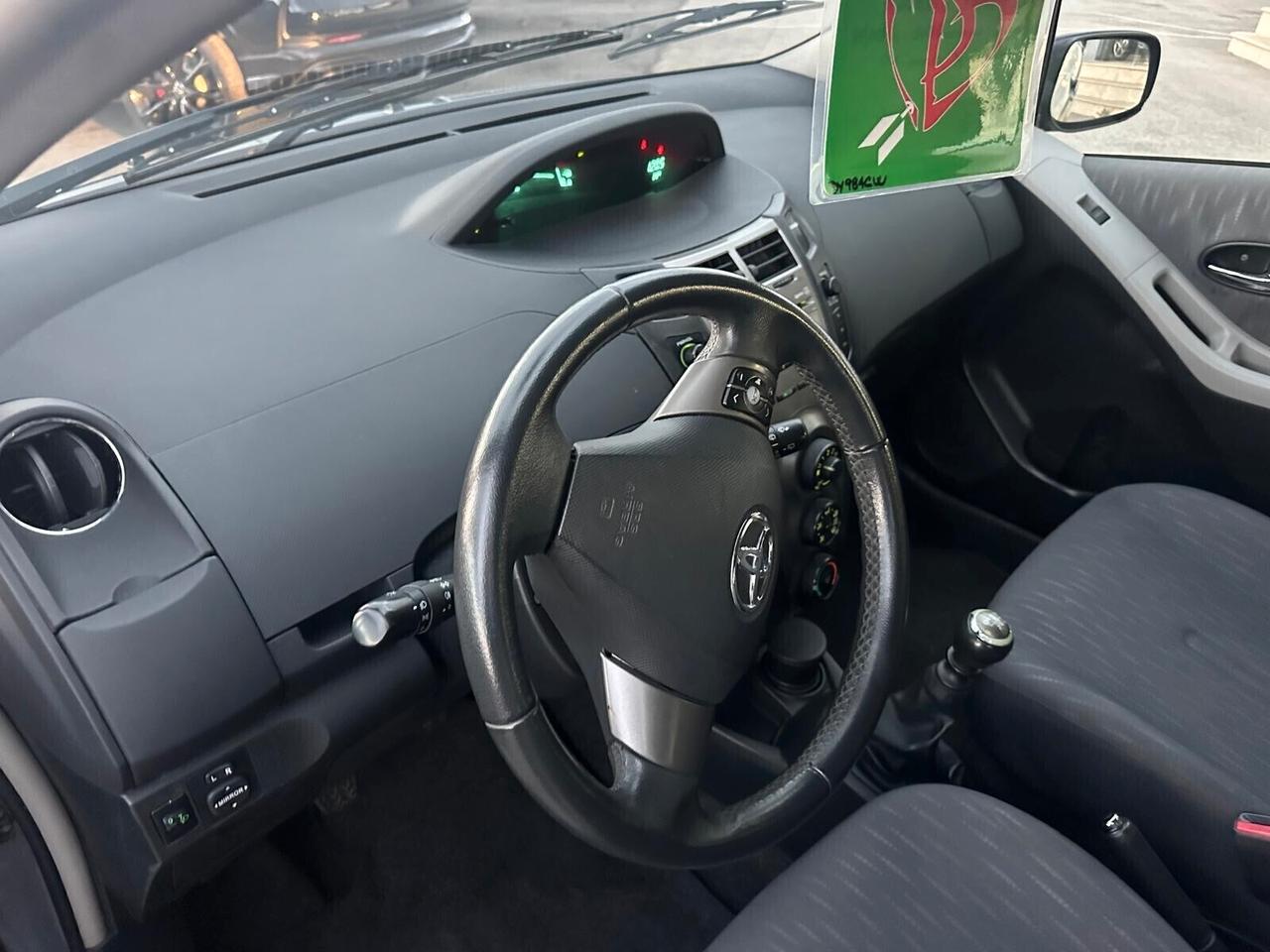 Toyota Yaris 1.3 BENZ 5 porte Sol