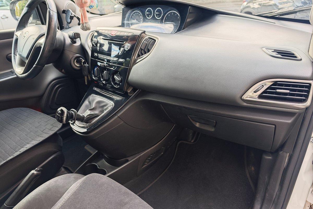 LANCIA Ypsilon 1.2 69 CV 5 porte Gold