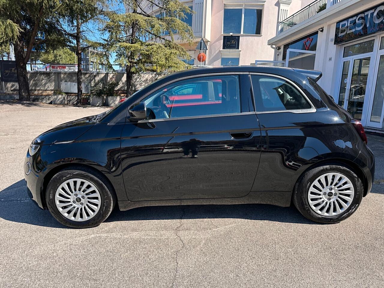 Fiat 500 e ELETTRIC _ 23KW. _ 8.000 km. REALI