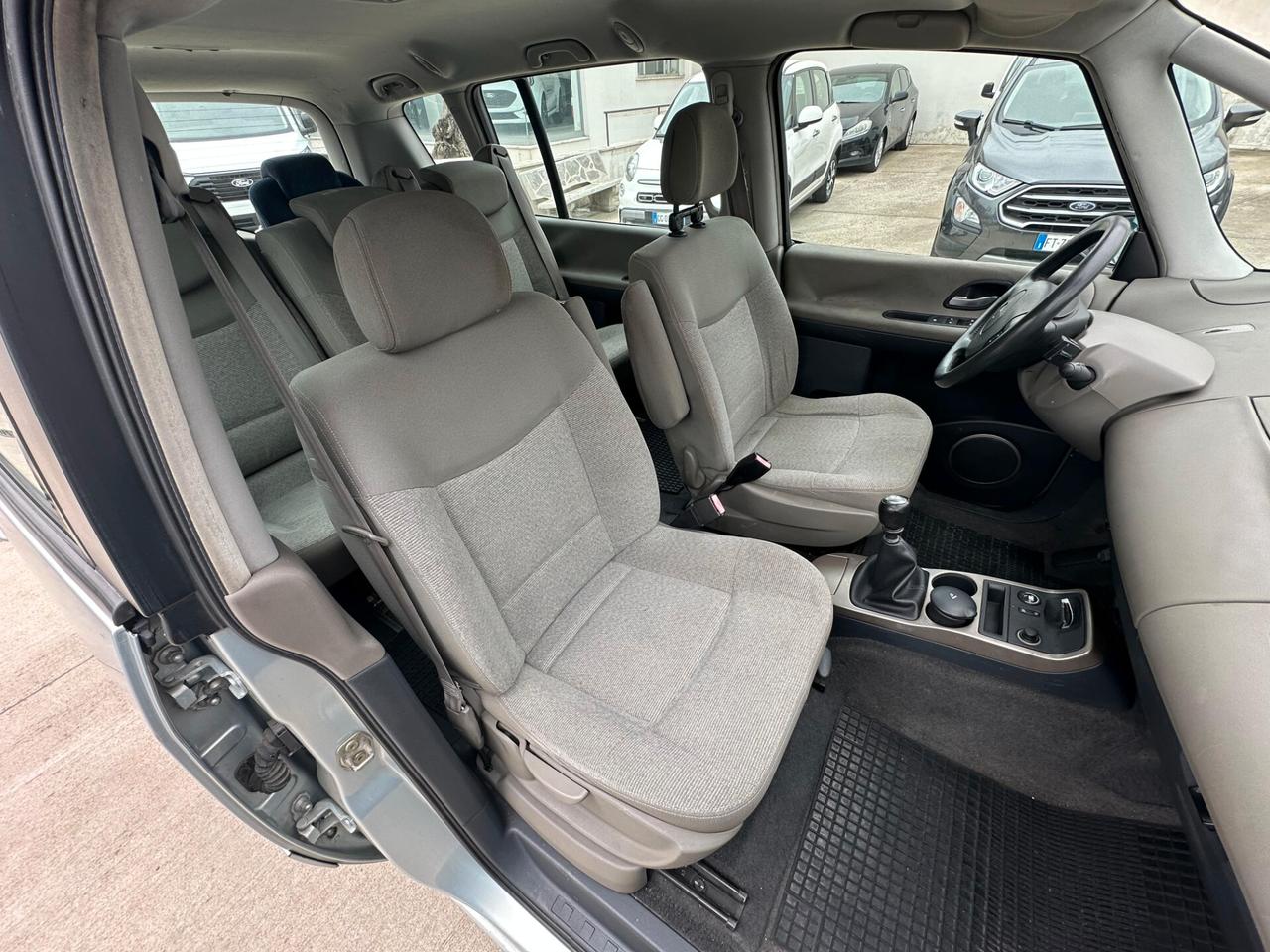 RENAULT ESPACE AUTHENTIQUE 7 POSTI