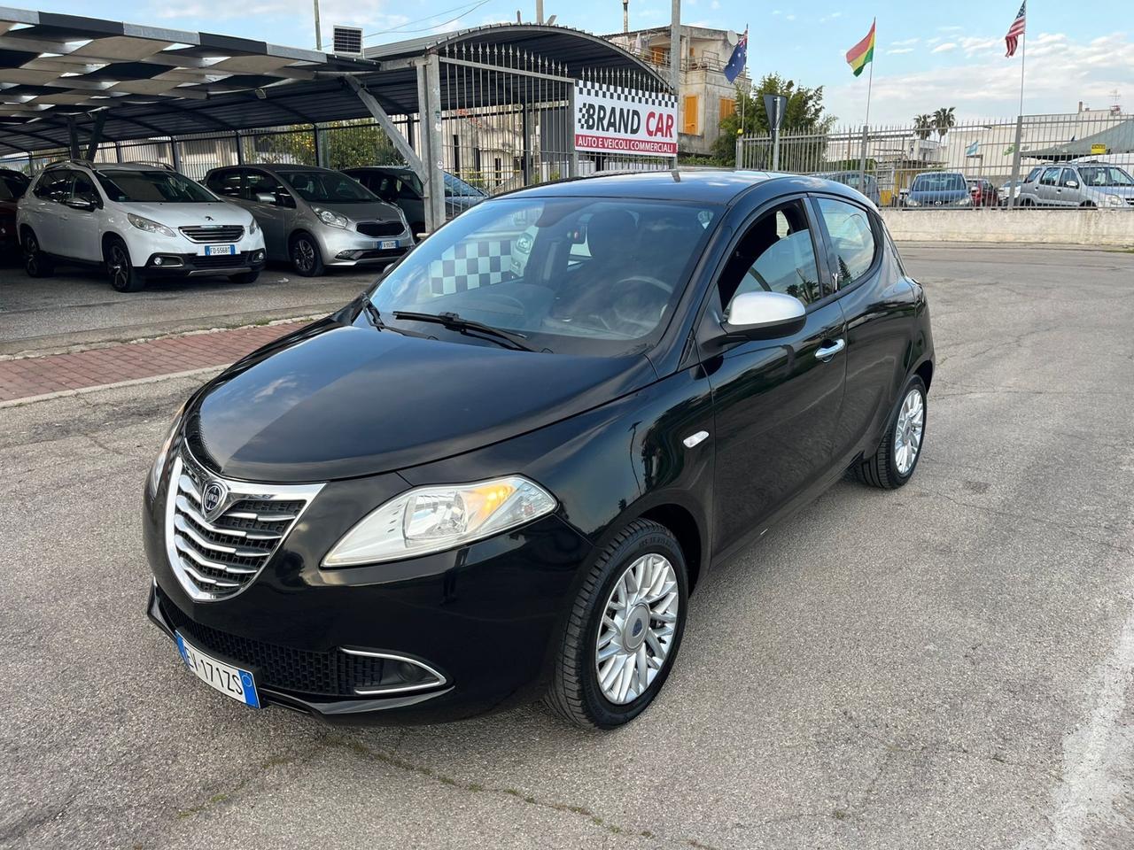 Lancia Ypsilon 1.2 5 porte Platinum Unipro 2014