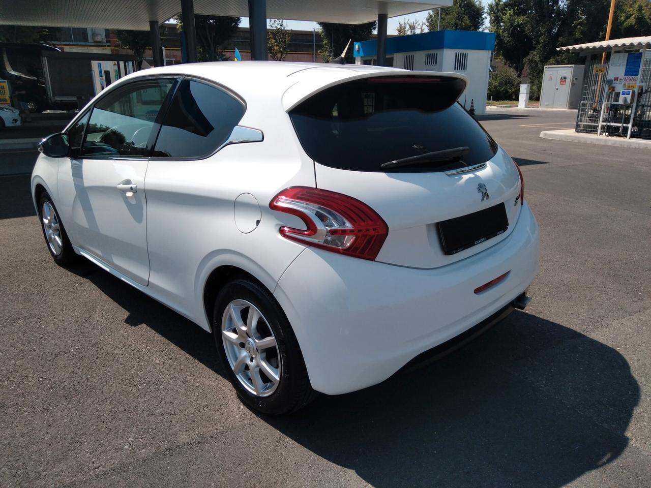 Peugeot 208 1.6 e-HDi 115 CV Stop&Start 3 porte Allure 6marce