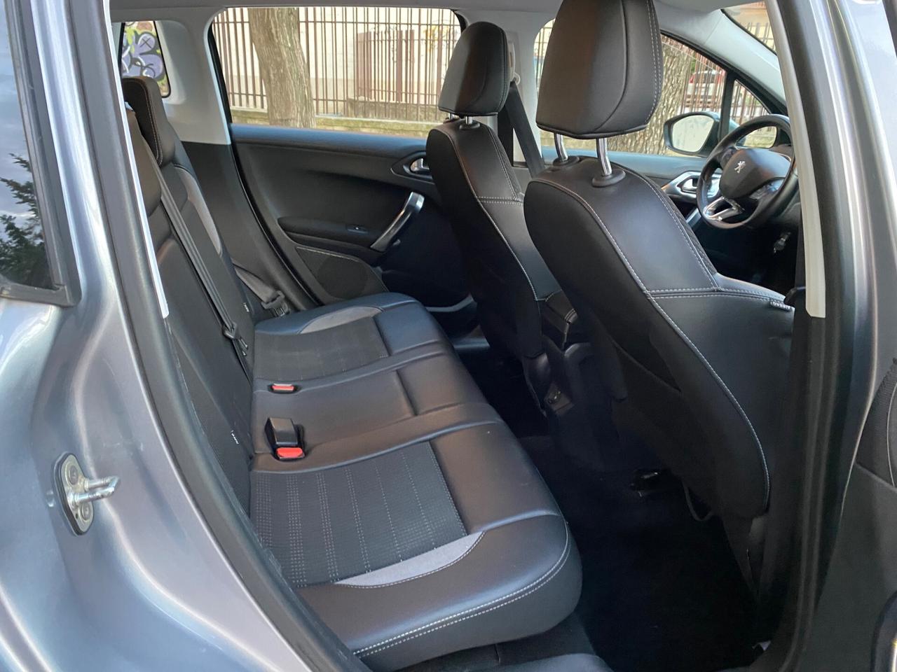 Peugeot 2008 BlueHDi 120 S&S Crossway