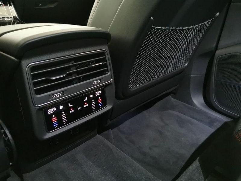 Audi Q8 RS 4.0 mhev 48V performance 640cv tiptronic