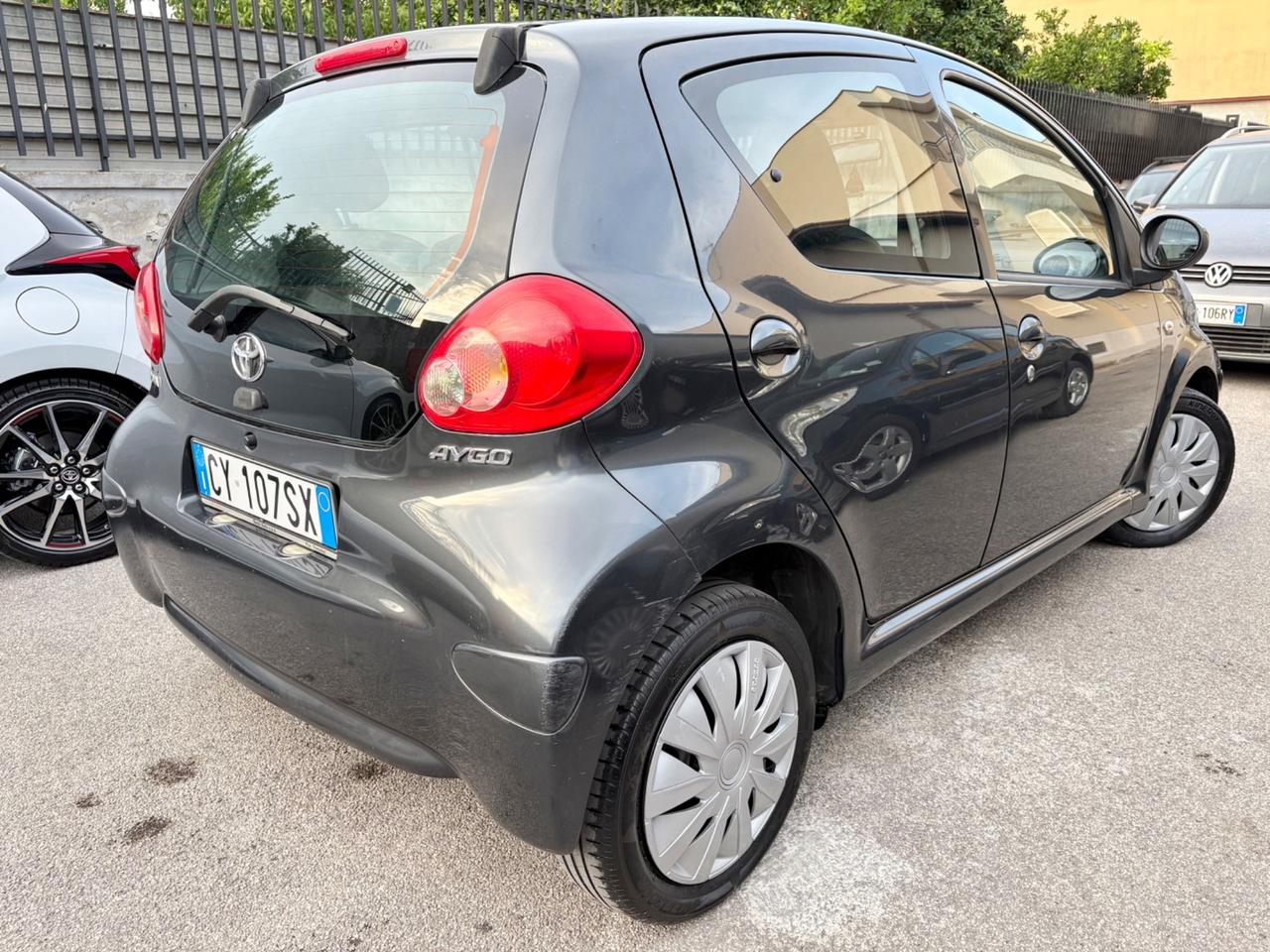 Toyota Aygo 1.0 benz. 5 porte splendide condizioni