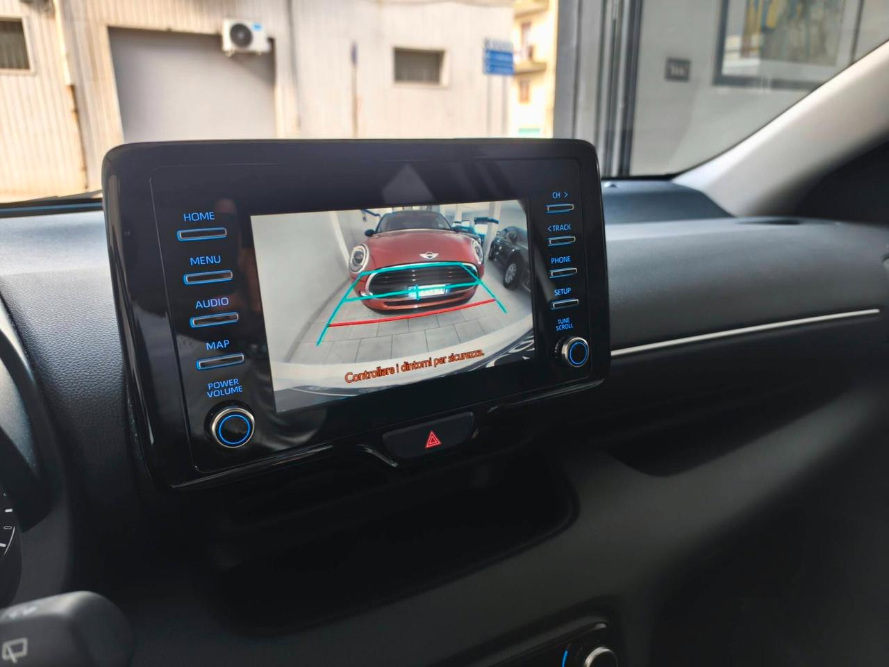 Toyota Yaris 1.5 Hybrid 5 porte Business