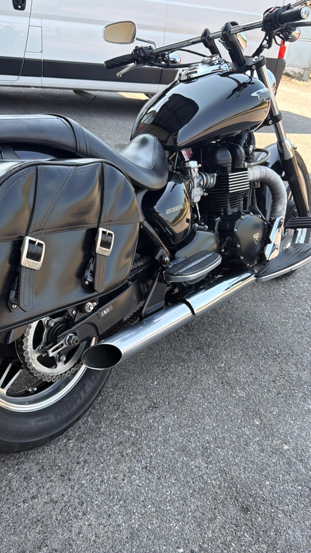 Triumph SpeedMaster 900