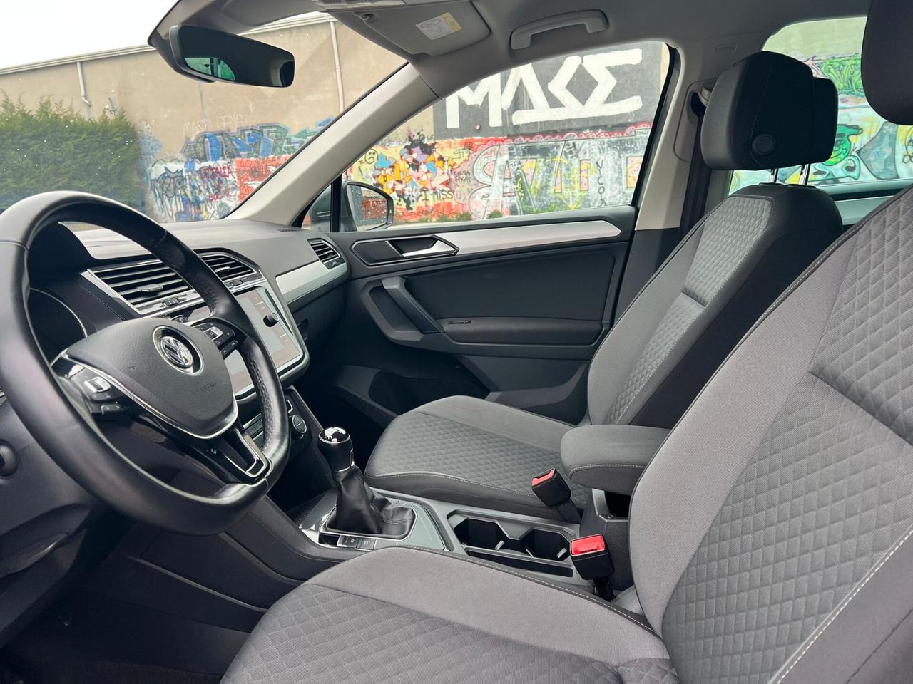 Volkswagen Tiguan 1.6 TDI SCR Sport BlueMotion R-LINE