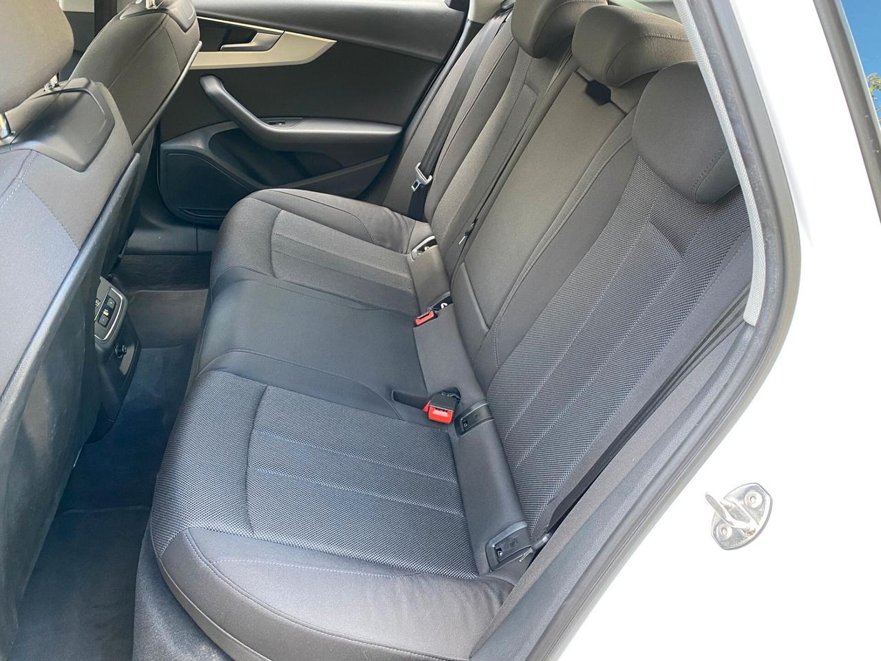 Audi A4 30 TDI/136 CV S tronic Business Advanced