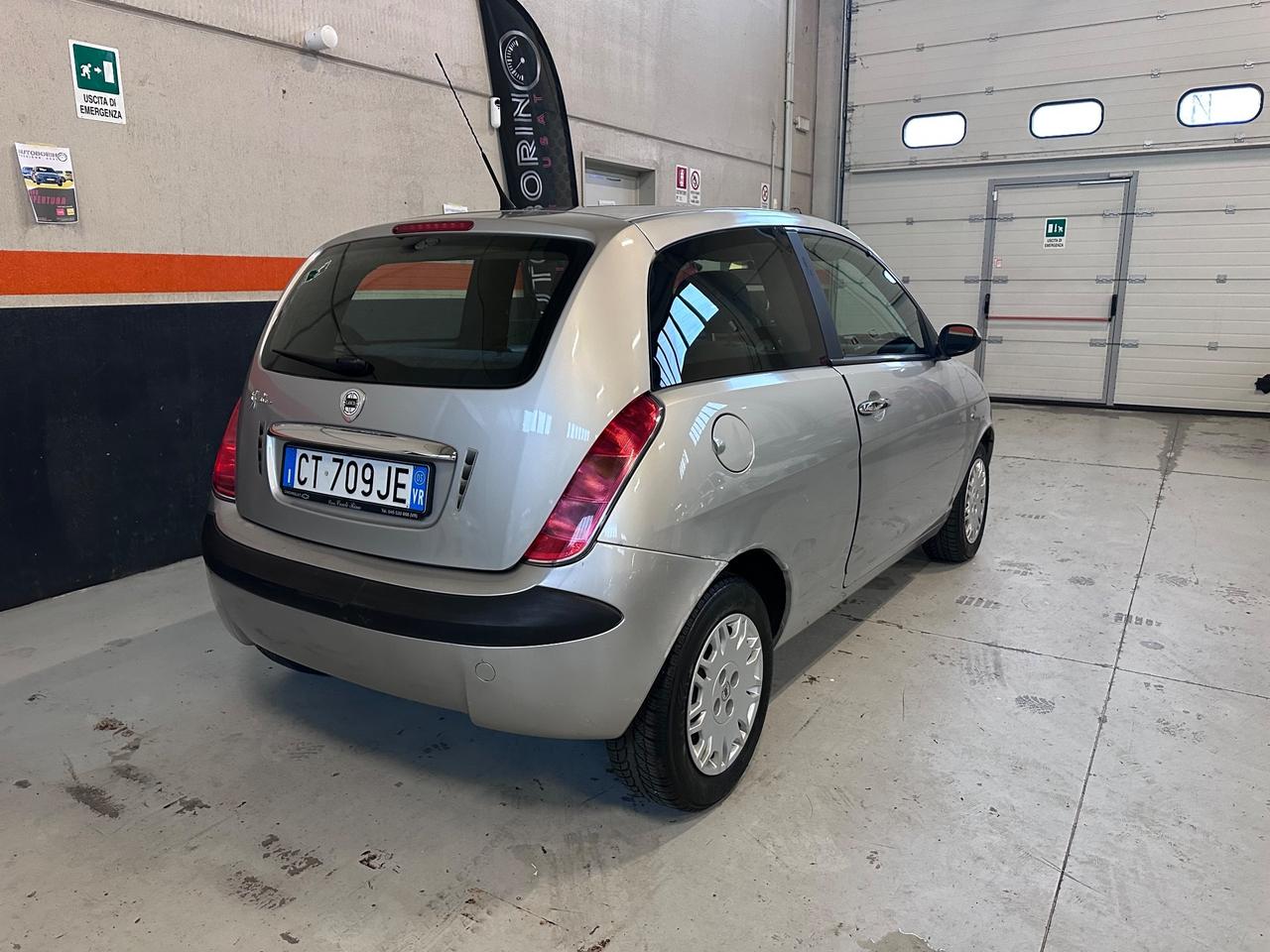 Lancia Ypsilon 1.2 16V Argento
