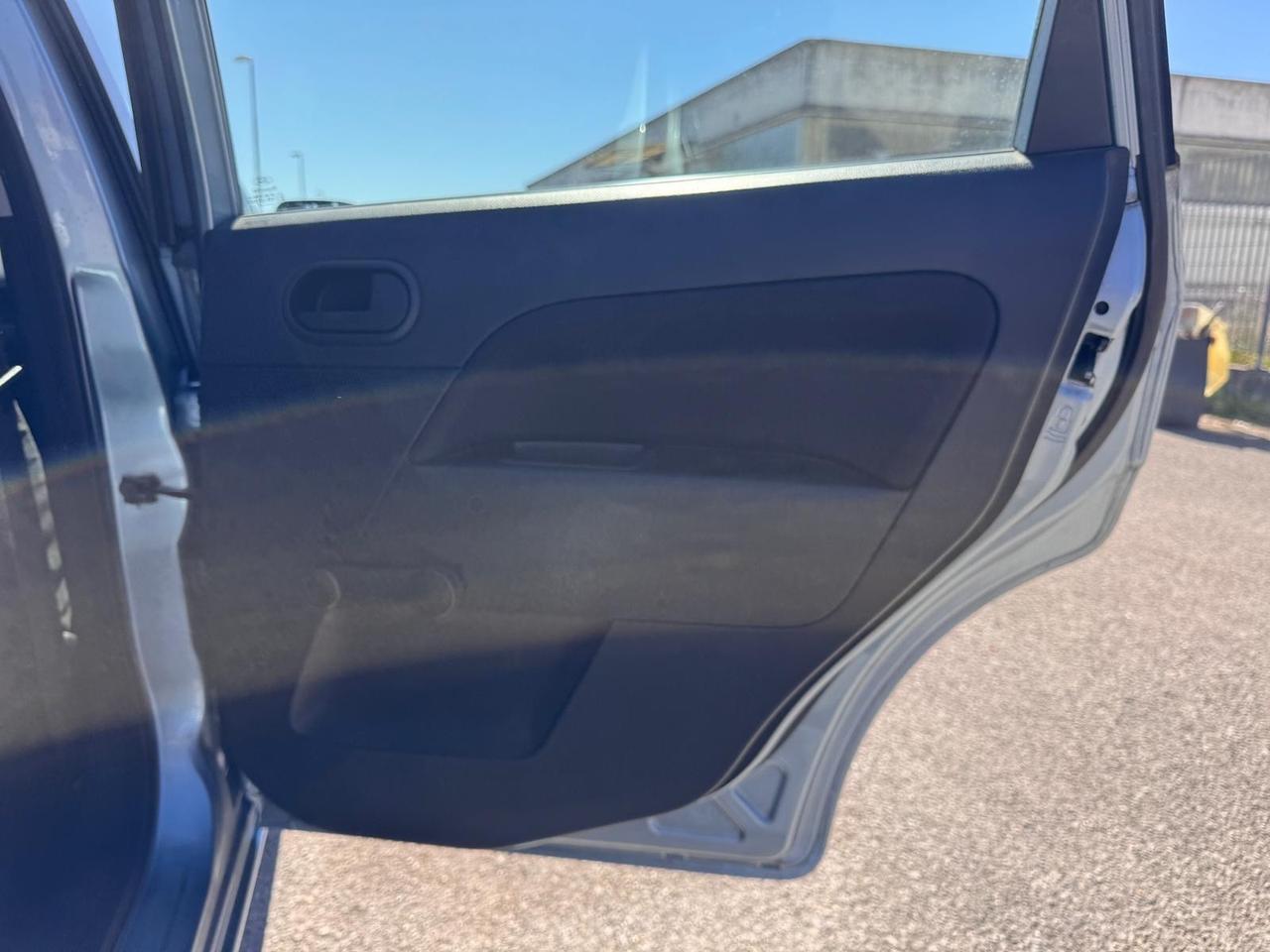 Ford Fiesta 1.2 16V 5p. Ghia km 144000