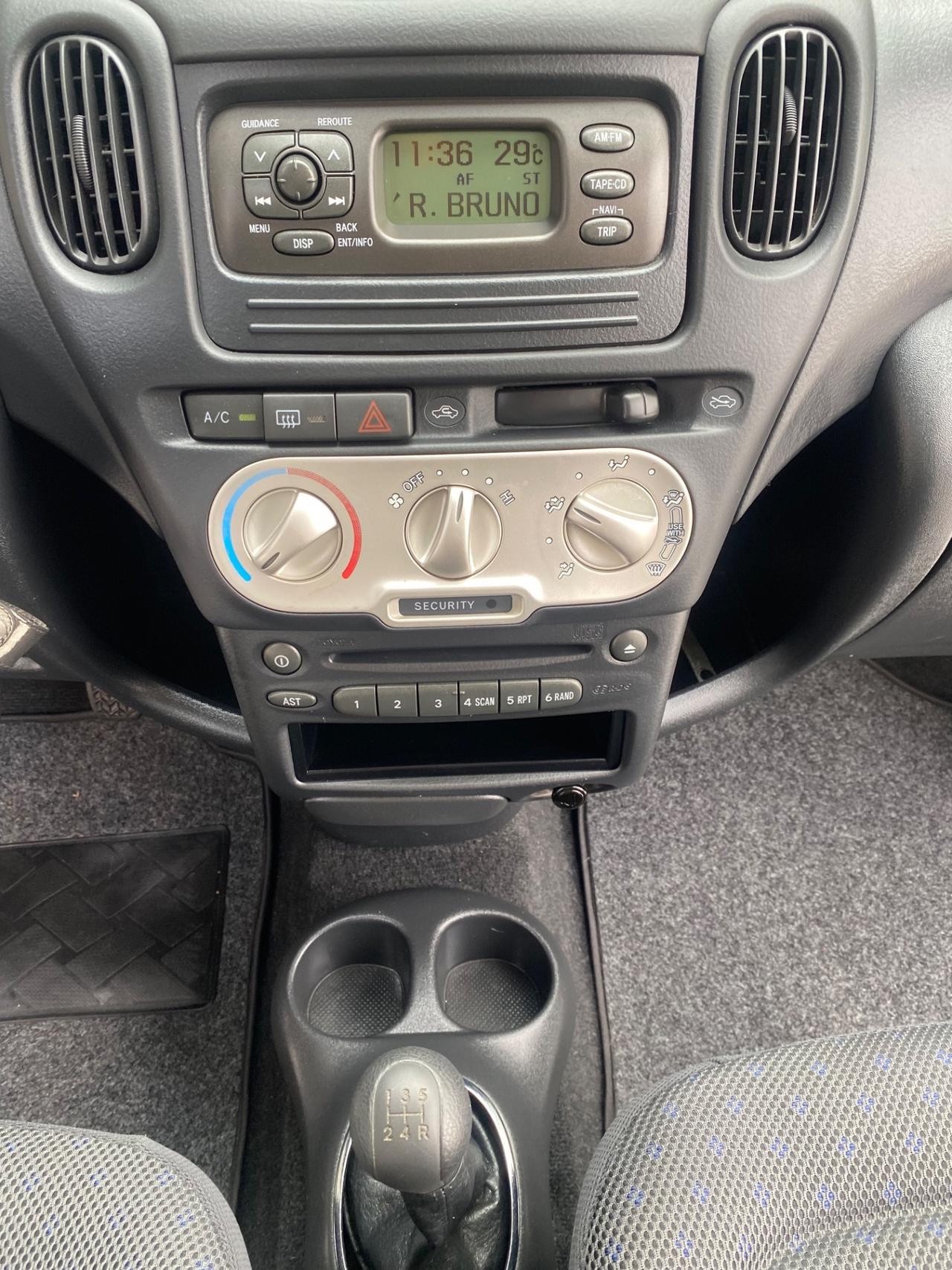 Toyota Yaris Verso 1.3i 16V cat Sol '03 NEOPATENTATI!!!