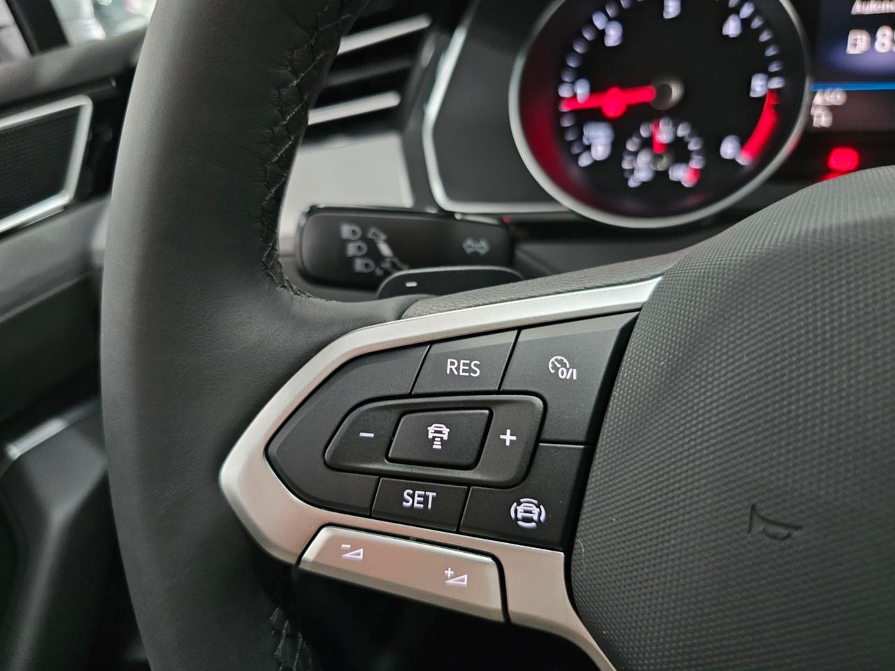Volkswagen Passat Variant Tetto LED C.17 ACC Camera360 PDC Navi Paddles S&S