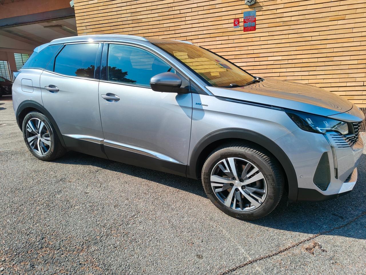peugeot 3008 HYBRID 225 E-EAT8 ALLURE