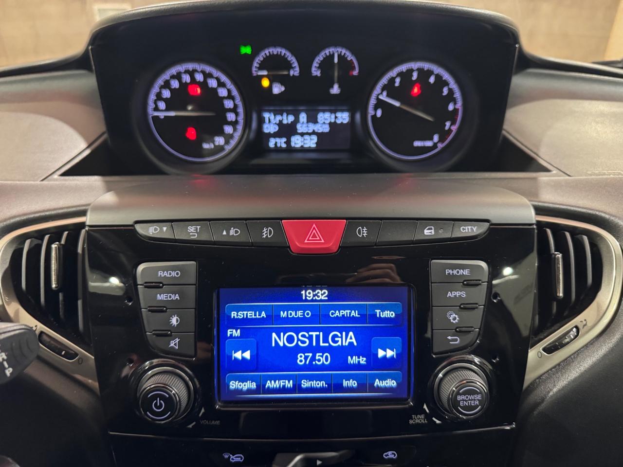 Lancia Ypsilon 1.2 69 CV 5 porte Silver NEOPATENTATI