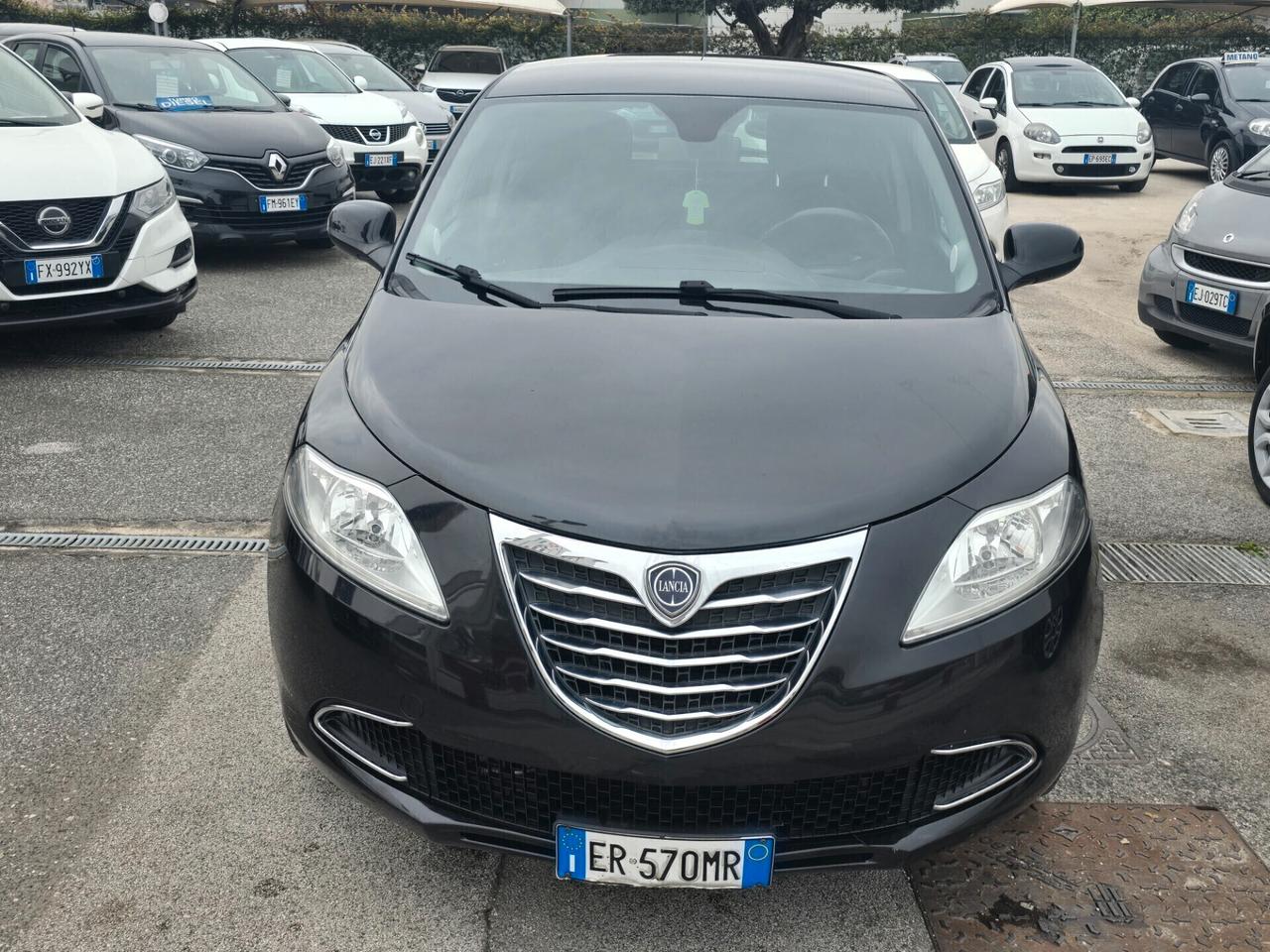 Lancia Ypsilon 0.9 TwinAir 85 CV 5 porte Metano Ecochic Silver