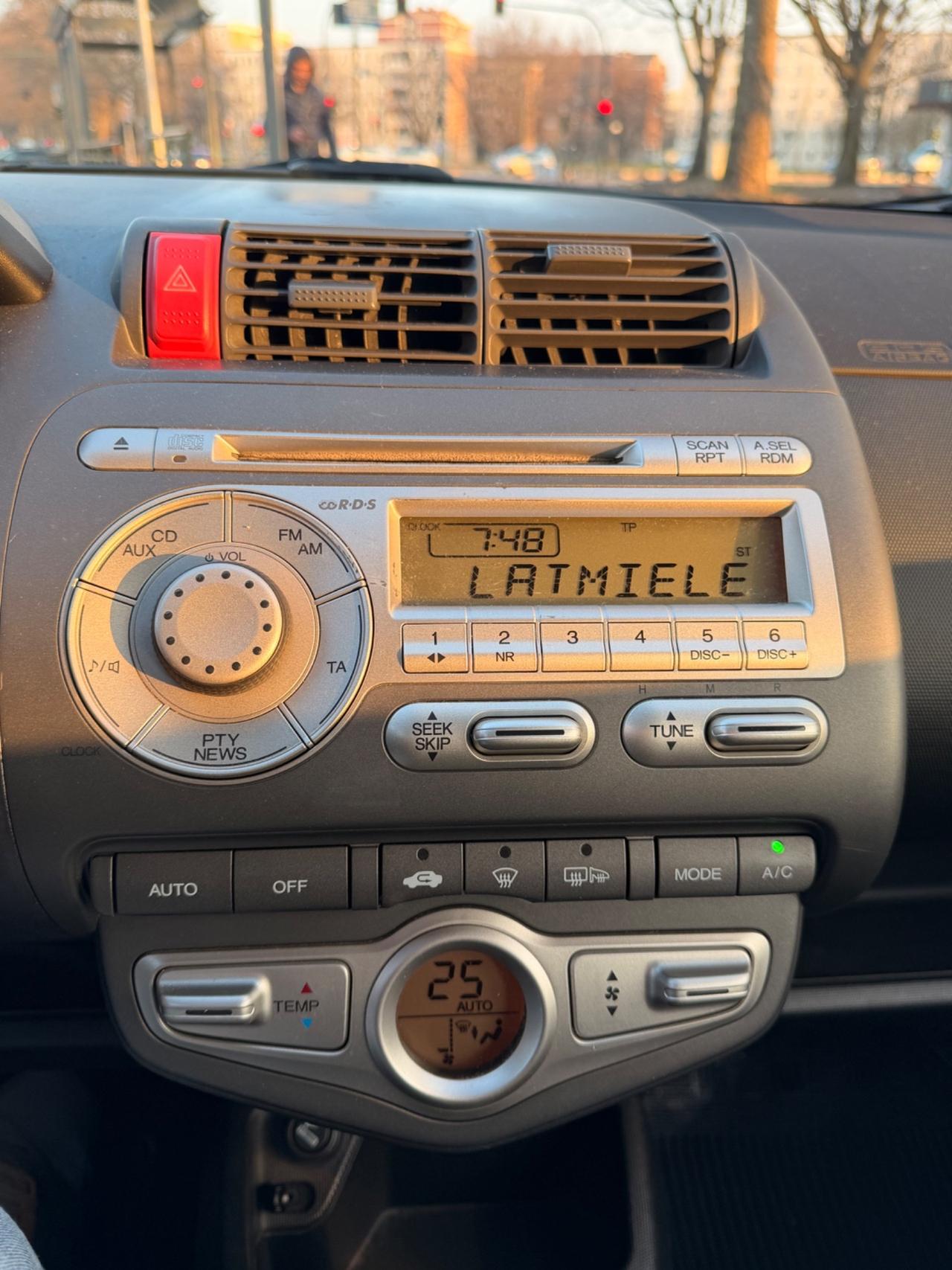 Honda Jazz 1.4 i-DSi 5p. Graph.