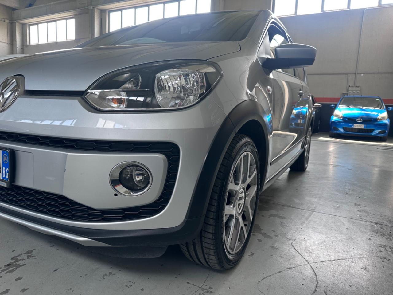 Volkswagen up! 1.0 75 CV 5p. cross up!