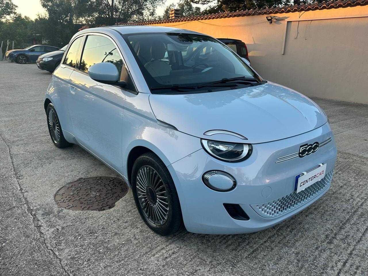 Fiat 500 500e Berlina 42 kWh La Prima