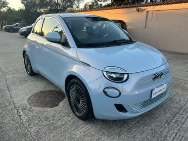 Fiat 500 500e Berlina 42 kWh La Prima
