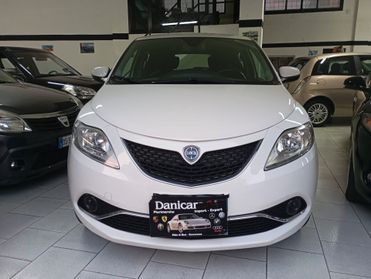 Lancia Ypsilon 0.9 TwinAir 85 CV 5 porte Metano Ecochic Silver