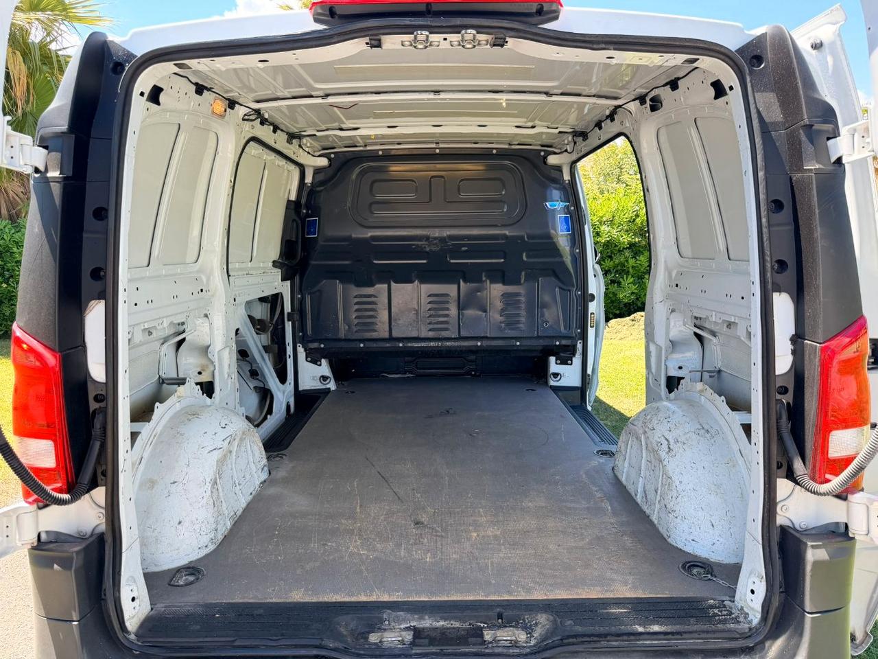 MERCEDES Vito 111 cdi compact E6