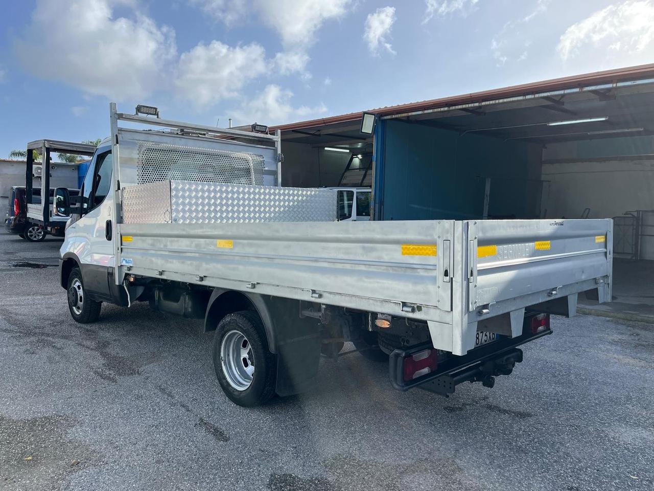 Iveco Daily 2.3 HPI 35-i30- cassonato/gemell.-2016