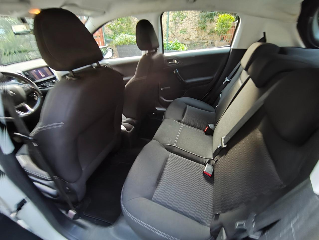 Peugeot 208 1.6 hdi Autocarro 4 posti 2016