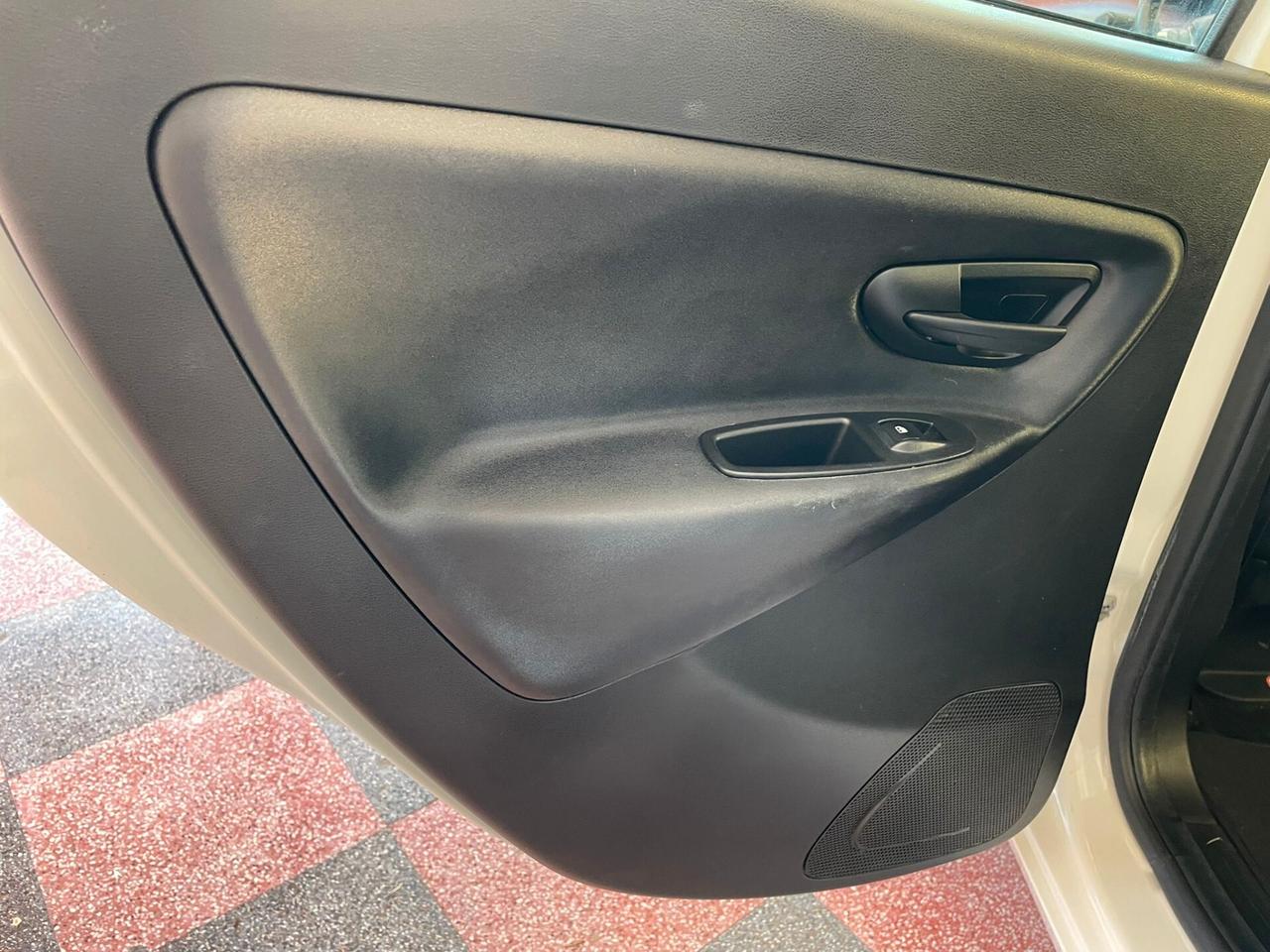 Lancia Ypsilon 1.0 Hybrid Gold