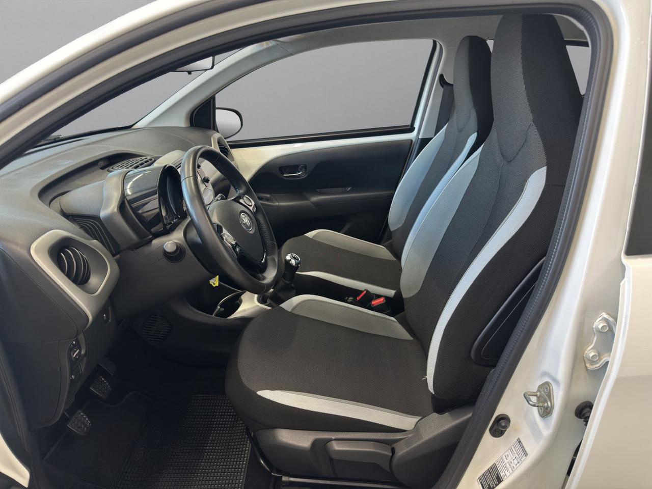 Toyota Aygo 5p 1.0 x-play my15