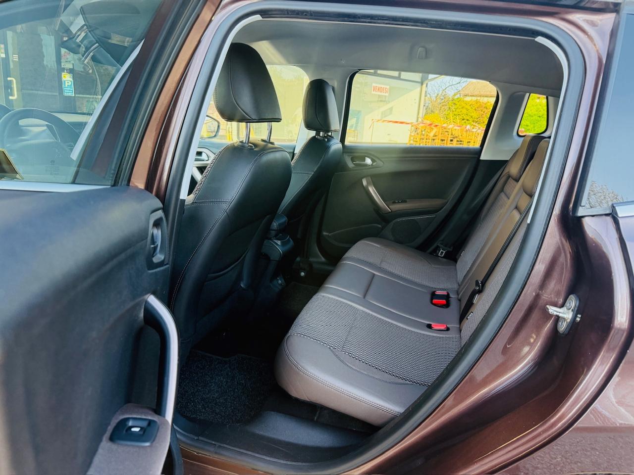 Peugeot 2008 1.6 e-HDi 115 CV Stop&Start Allure